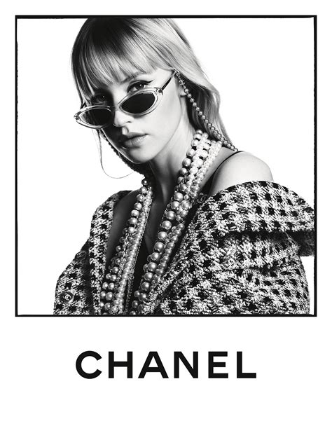 occhiali logo chanel su tutta la montatura|occhiali Chanel primavera estate 2020.